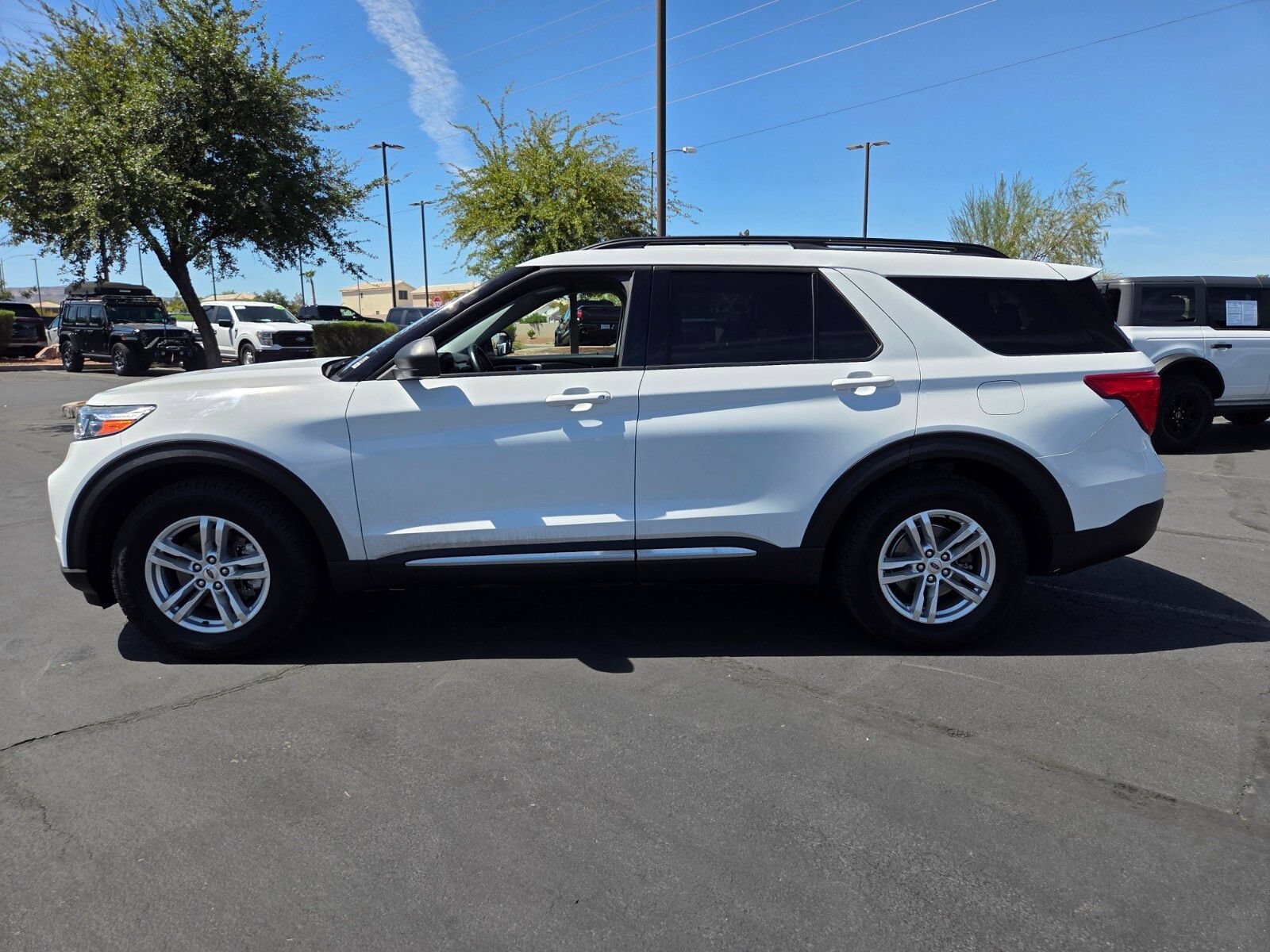 Certified 2021 Ford Explorer XLT w/ Equipment Group 202A RWD image 3
