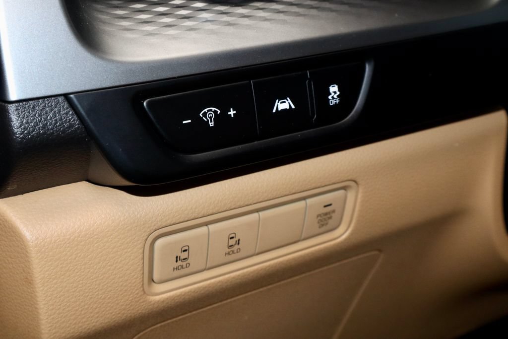 Used 2024 Kia Carnival LX FWD image 27