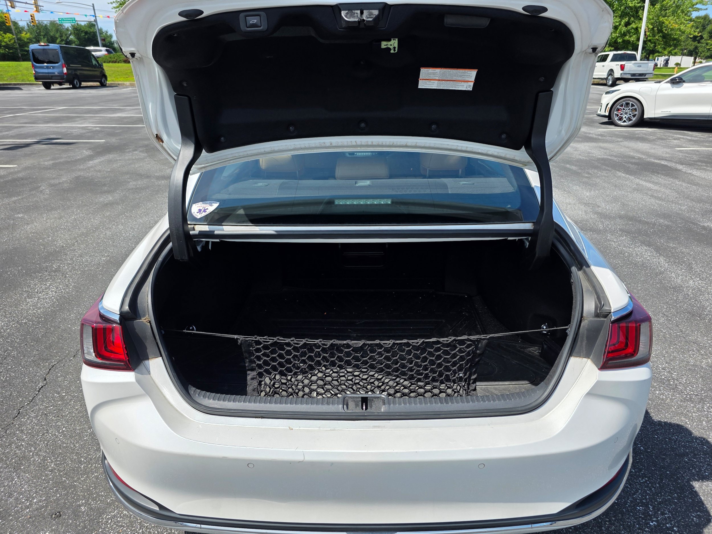 Used 2021 Lexus ES 300h w/ Accessory Package FWD image 9