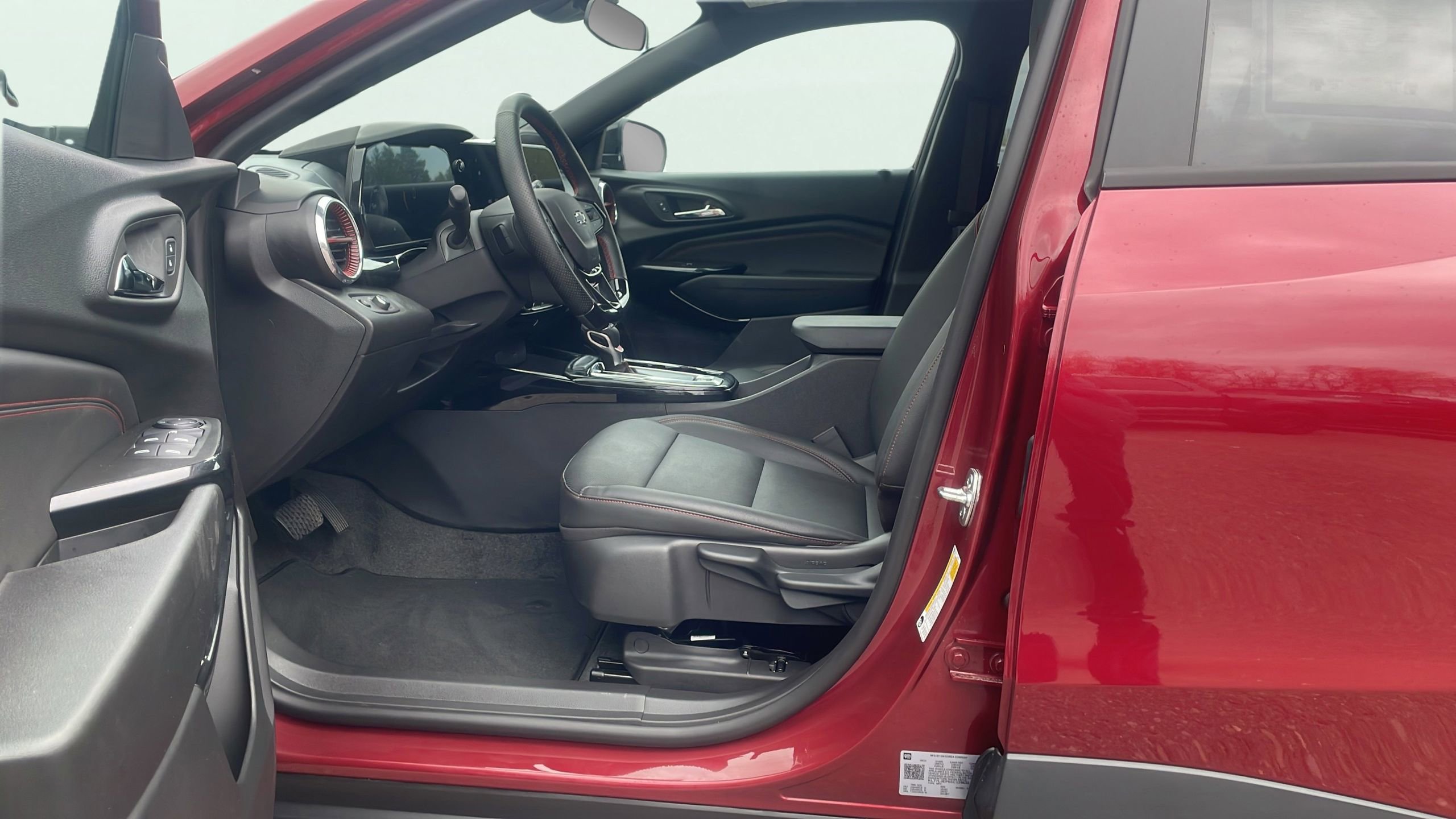 Used 2025 Chevrolet Trax RS w/ Driver Confidence Package FWD image 11