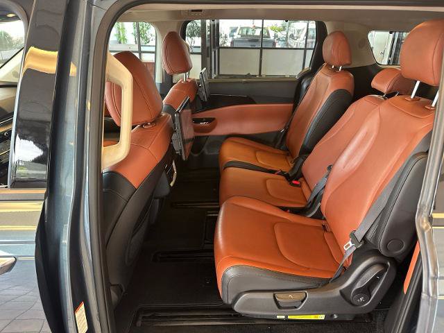 Used 2024 Kia Carnival SX FWD image 7