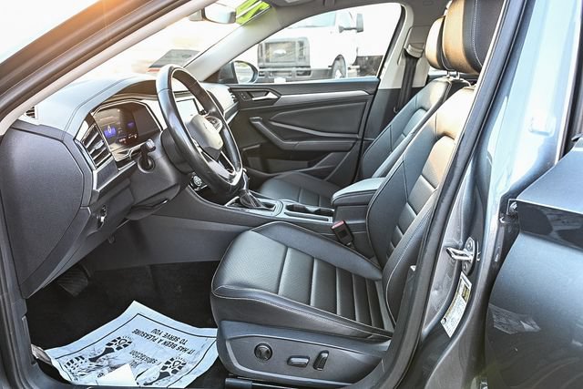 Used 2024 Volkswagen Jetta SE FWD image 19