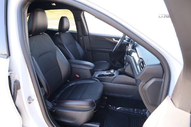 Certified 2025 Ford Escape ST-Line AWD/4WD image 26