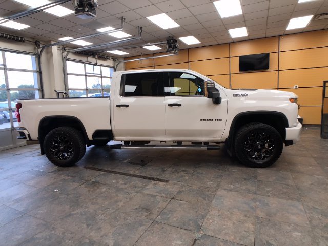 Used 2022 Chevrolet Silverado 2500 High Country w/ Technology Package AWD/4WD image 8