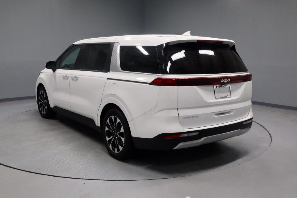 Used 2024 Kia Carnival EX FWD image 9