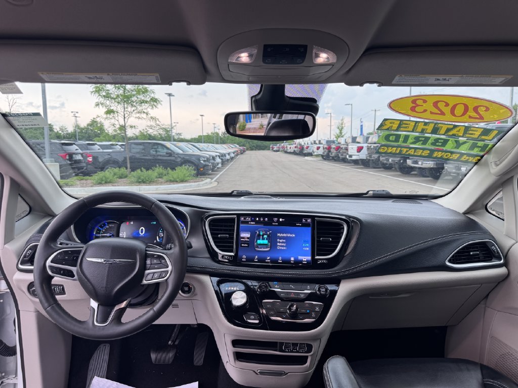 Used 2023 Chrysler Pacifica Touring-L FWD image 20