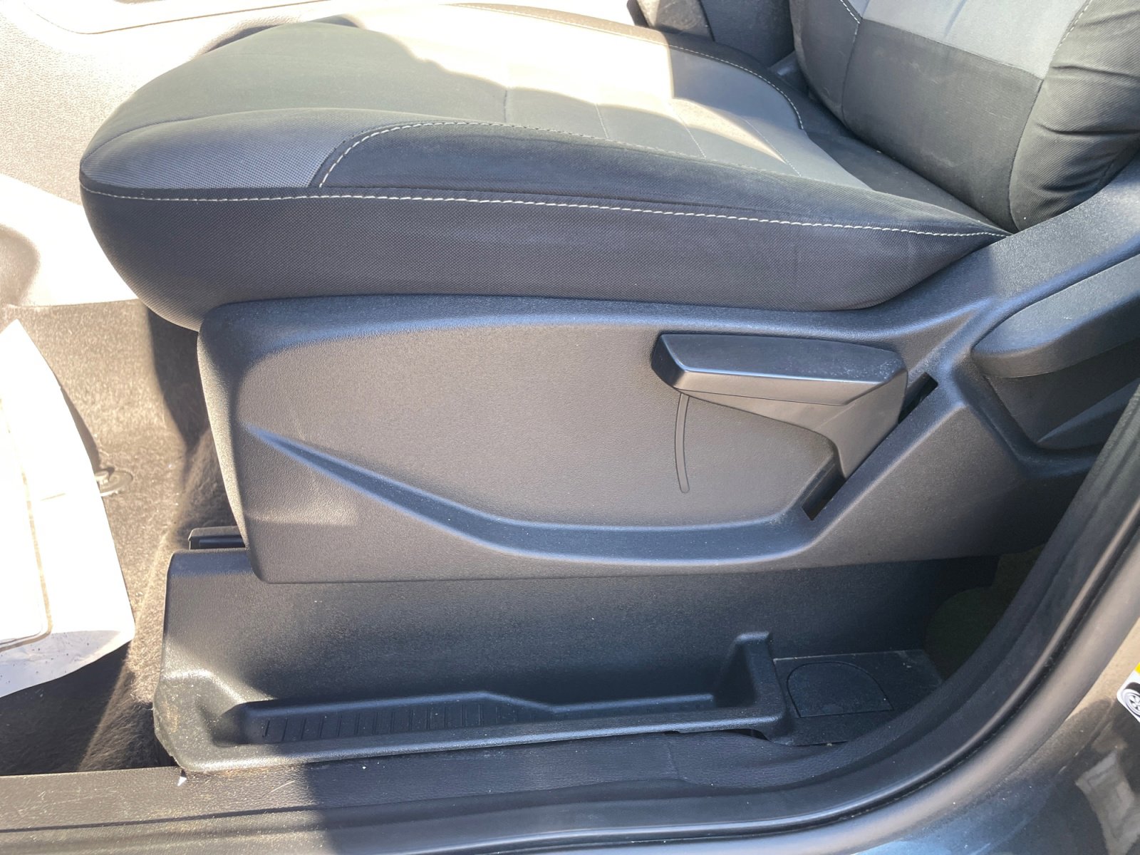 Certified 2019 Ford Escape S image 15