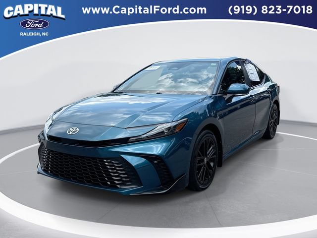 Used 2025 Toyota Camry SE FWD image 1