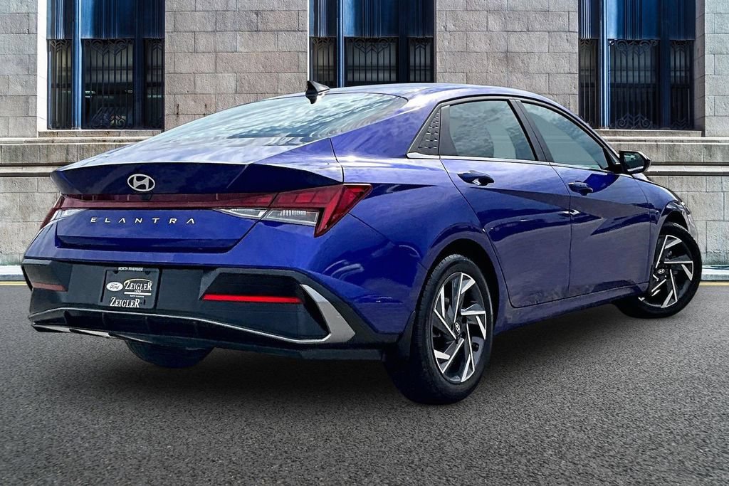 Used 2025 Hyundai Elantra SEL FWD image 11