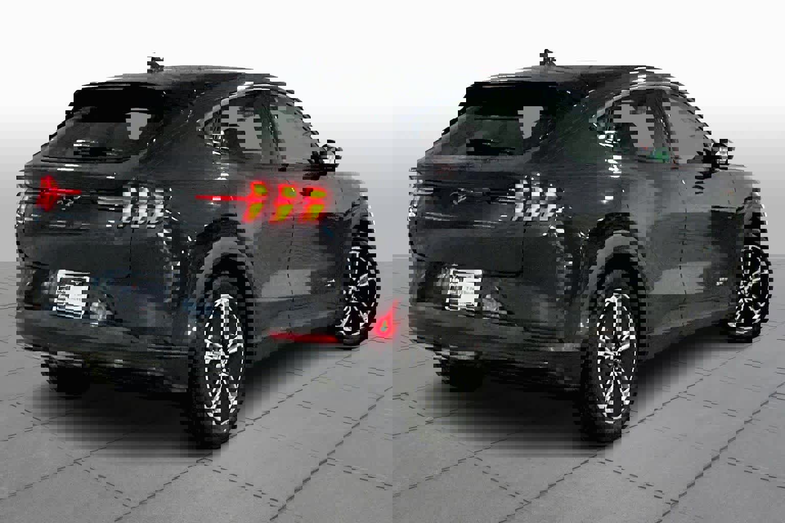 Certified 2022 Ford Mustang Mach-E Select w/ Comfort/Technology Package image 4