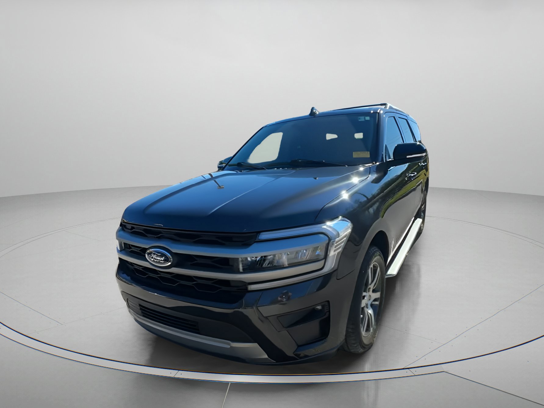 Certified 2023 Ford Expedition XLT image 3