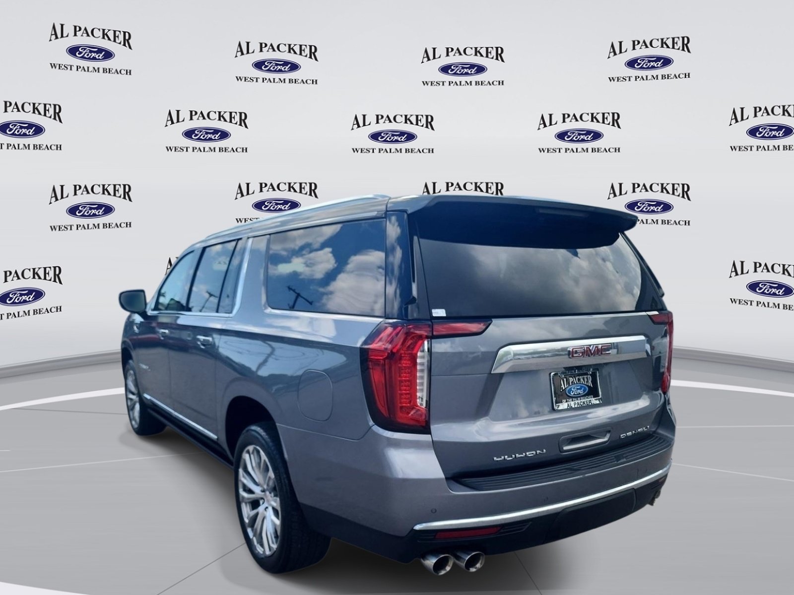 Used 2022 GMC Yukon XL Denali RWD image 3