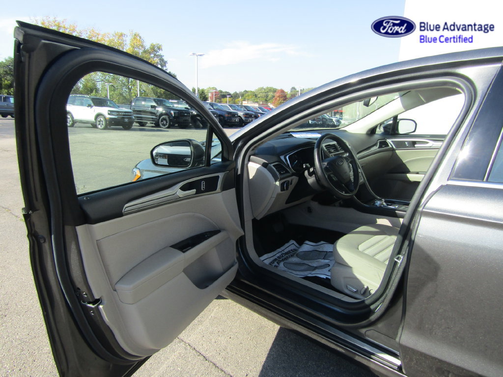 Certified 2019 Ford Fusion SE FWD image 16