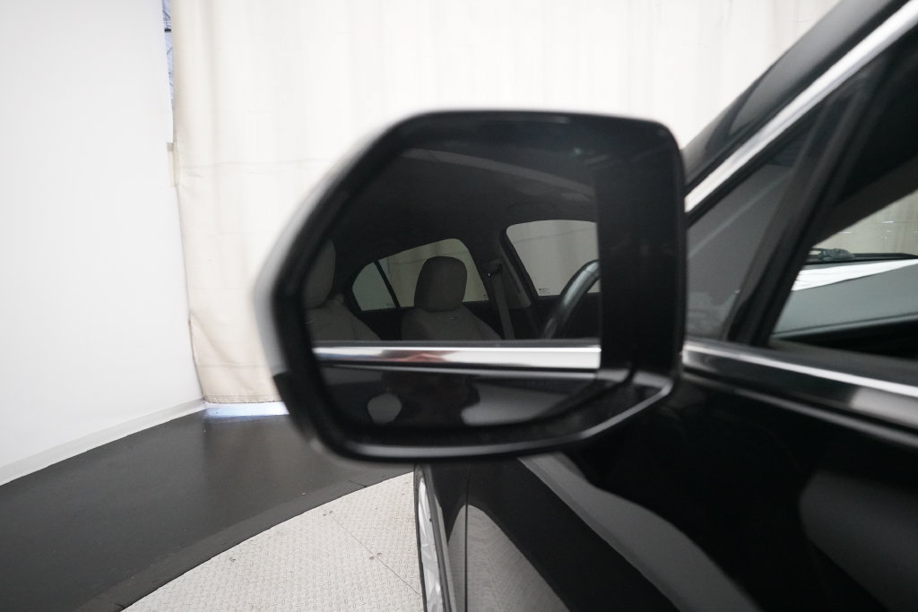 Used 2022 Cadillac XT4 Luxury w/ Cold Weather Package AWD/4WD image 25