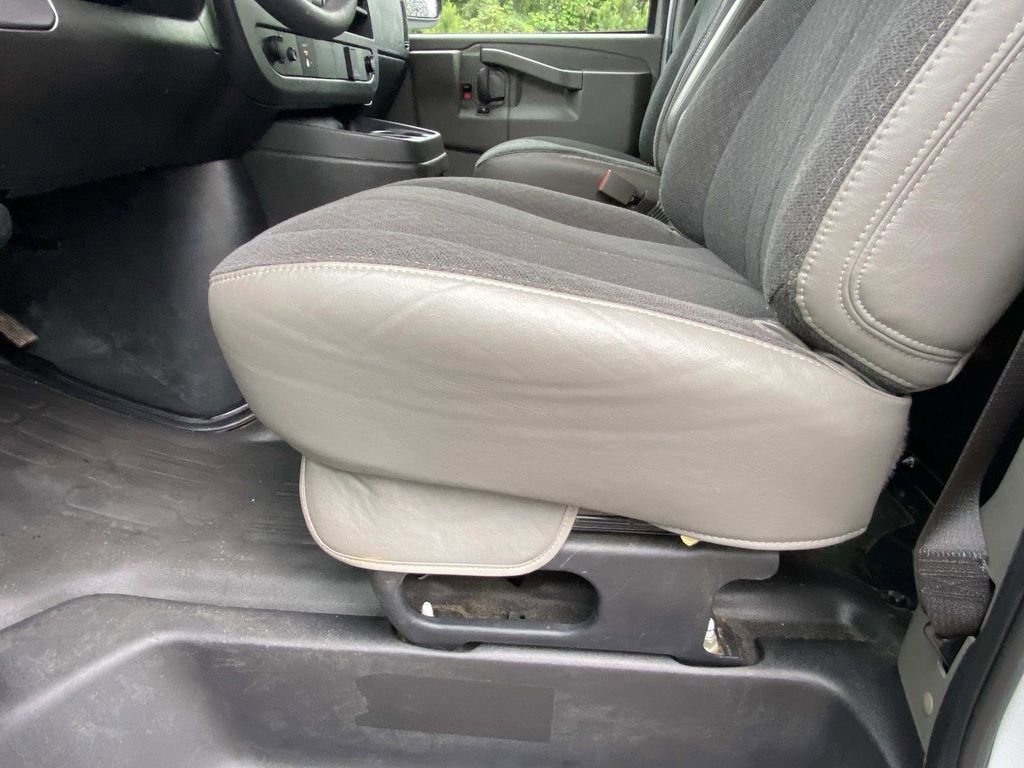 Used 2025 GMC Savana 2500 w/ Driver Convenience Package RWD image 21