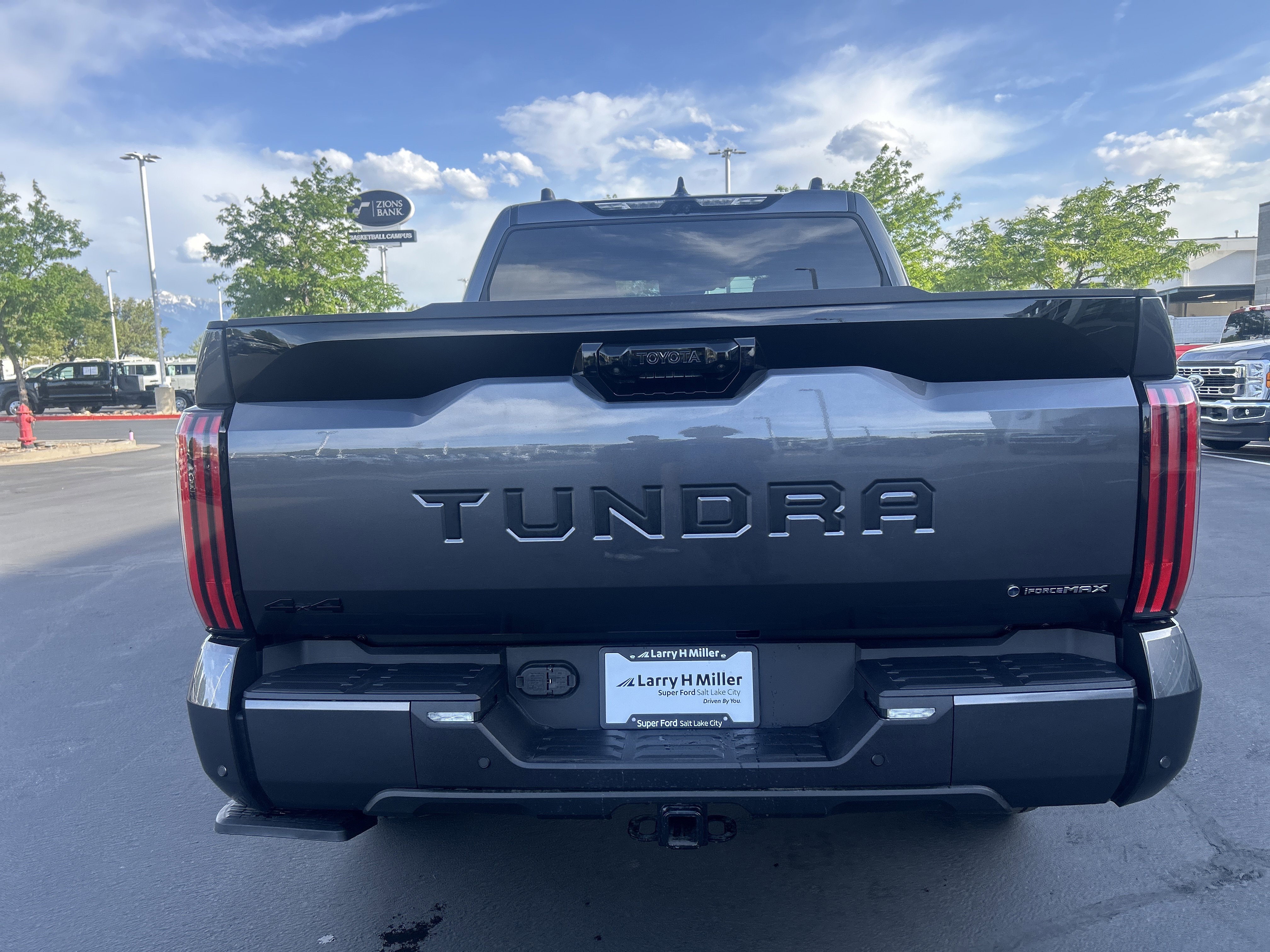 Used 2026 Toyota Tundra Platinum w/ TRD Off-Road Package AWD/4WD image 4