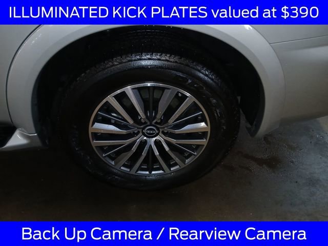 Used 2024 Nissan Armada SL w/ Captain's Chairs Package image 5