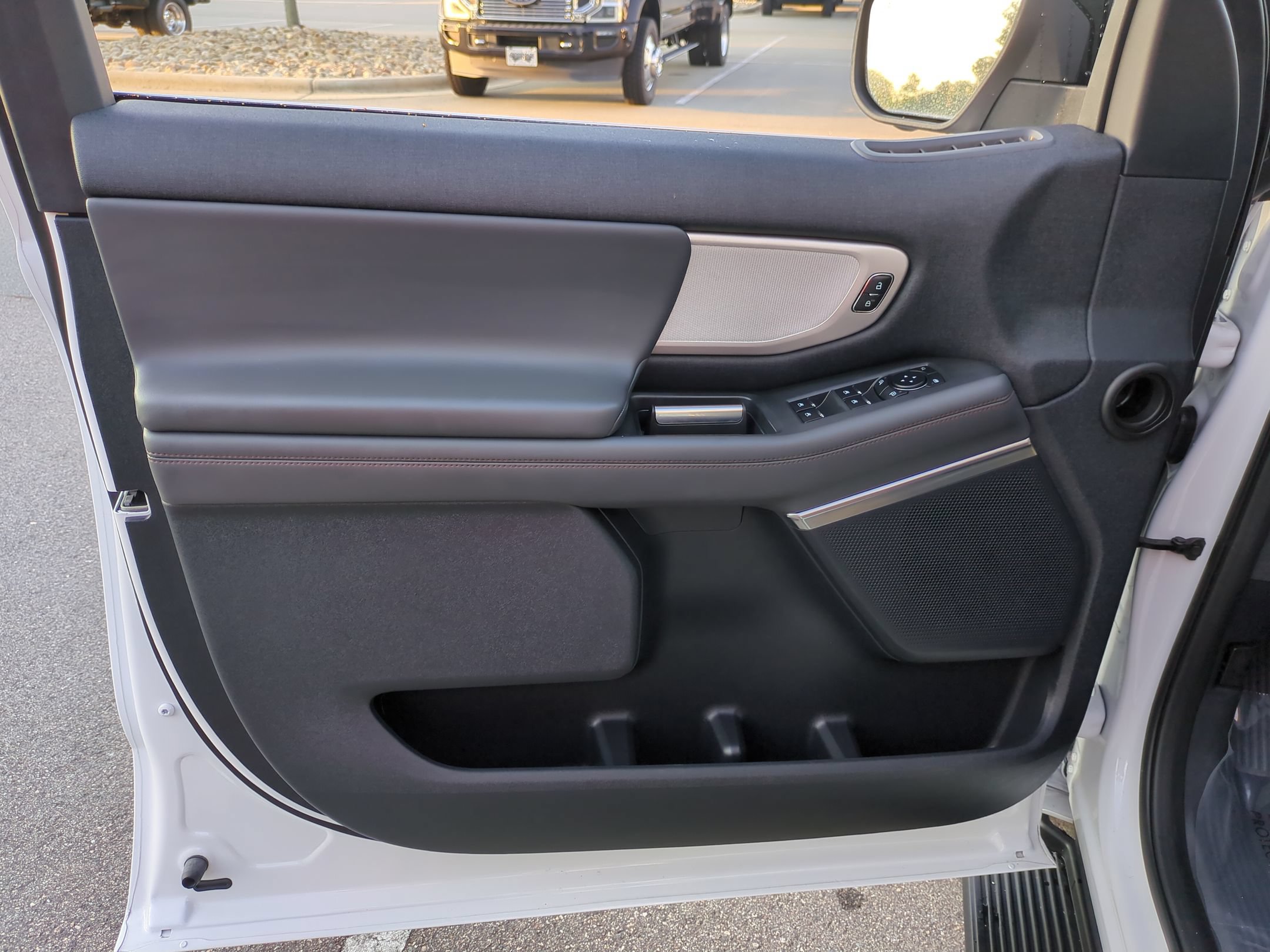 Certified 2025 Ford Expedition Active AWD/4WD image 13