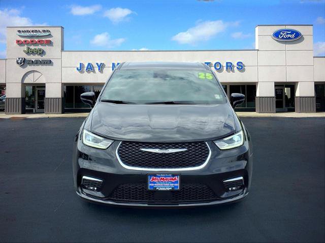 Used 2025 Chrysler Pacifica Select FWD image 7