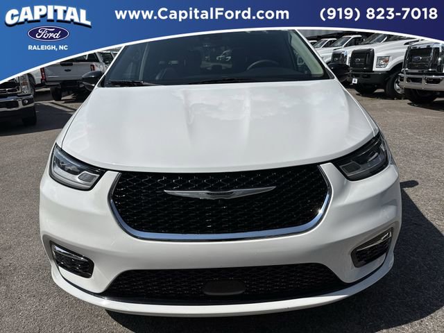 Used 2024 Chrysler Pacifica Limited FWD image 10