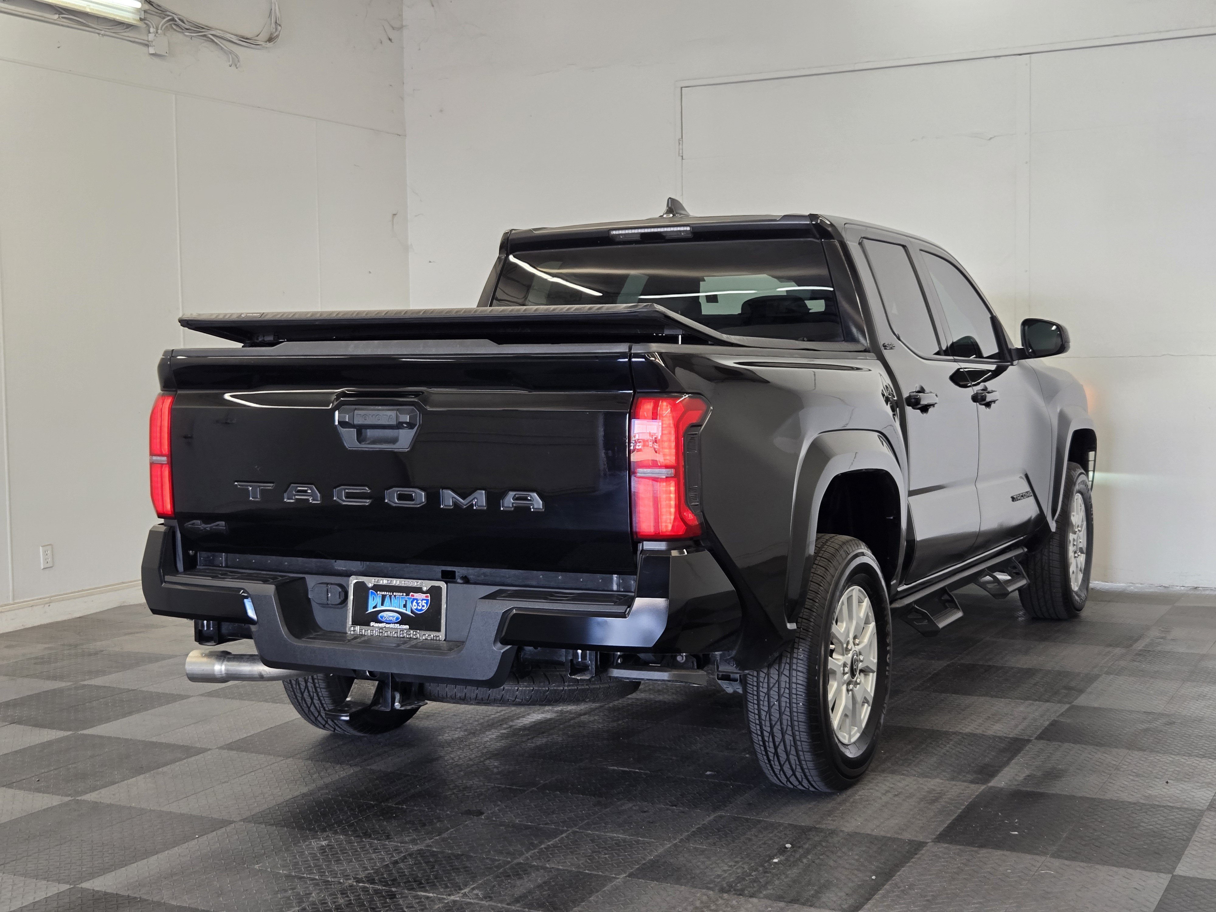 Used 2025 Toyota Tacoma SR5 AWD/4WD image 7