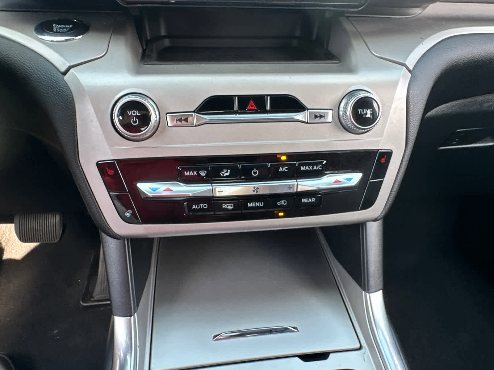 Certified 2022 Ford Explorer XLT w/ Equipment Group 202A image 22