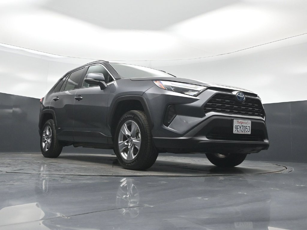 Used 2022 Toyota RAV4 XLE AWD/4WD image 45