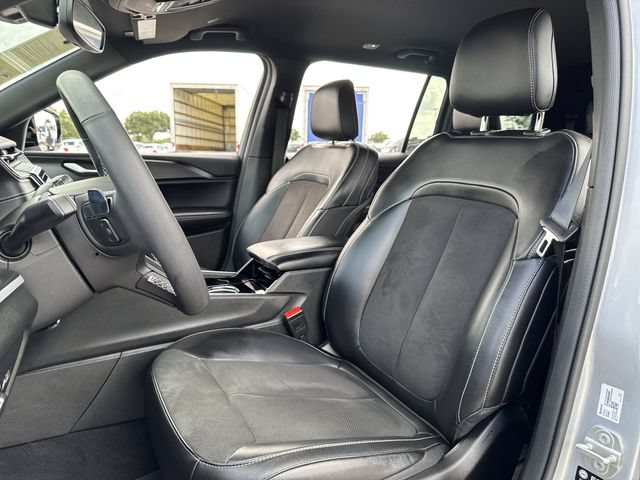 Used 2023 Jeep Grand Cherokee L Laredo RWD image 11