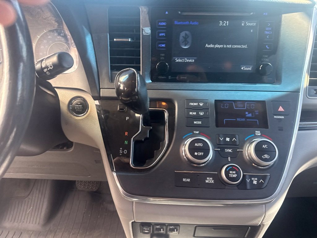 Used 2017 Toyota Sienna Limited FWD image 28