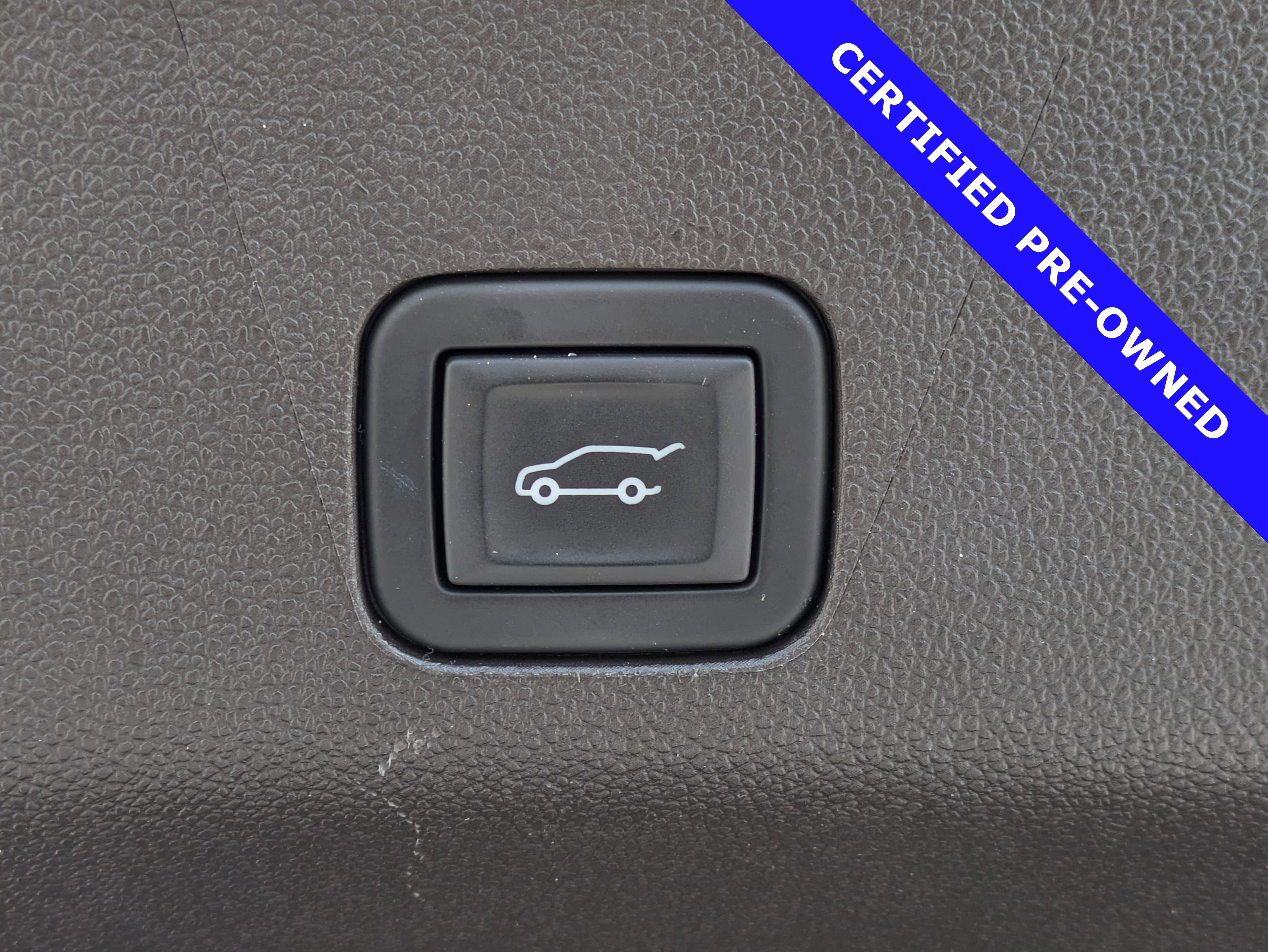 Used 2023 GMC Yukon SLT w/ SLT Luxury Package image 14