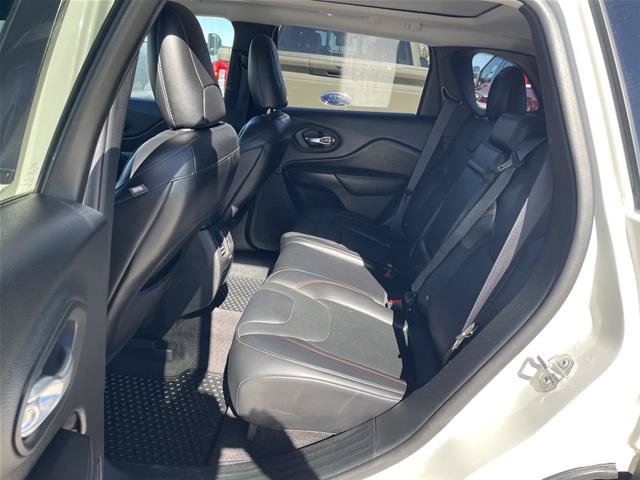 Used 2019 Jeep Cherokee Trailhawk AWD/4WD image 20