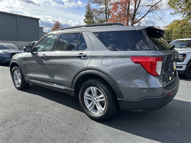 Certified 2022 Ford Explorer XLT image 3
