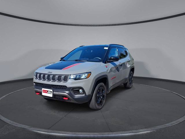 Used 2024 Jeep Compass Trailhawk AWD/4WD image 3
