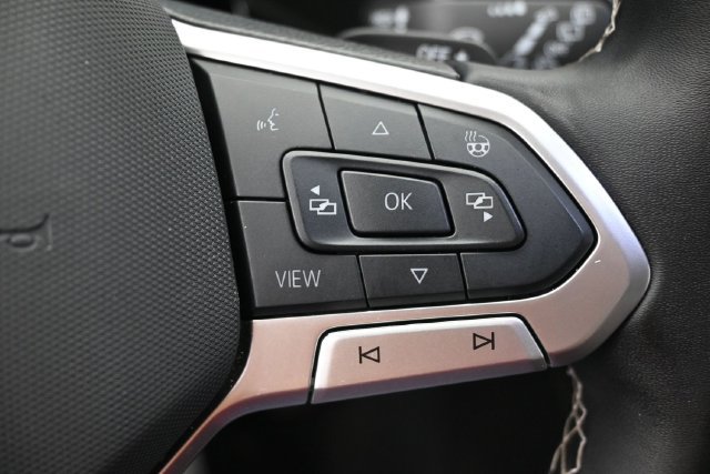Used 2025 Volkswagen Atlas SE FWD image 17