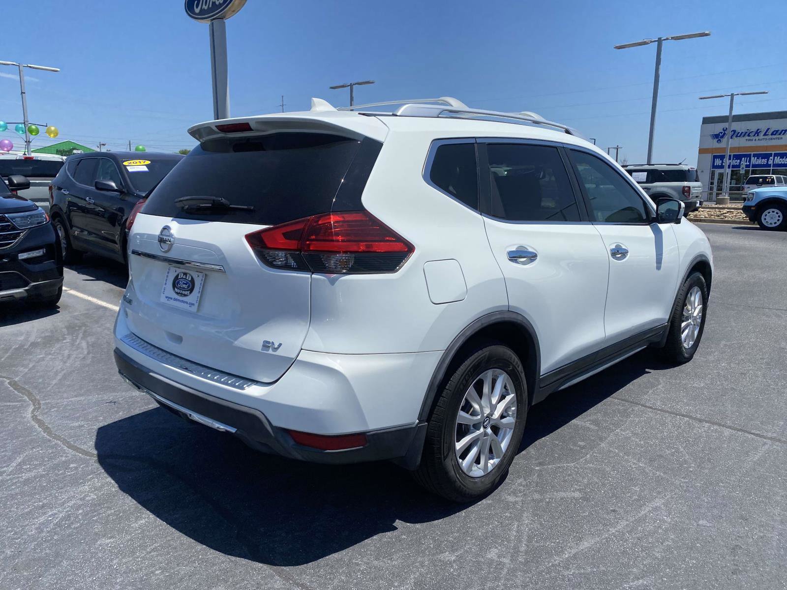Used 2017 Nissan Rogue SV w/ SV Premium Package FWD image 7