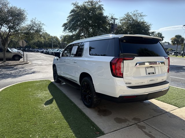 Used 2022 GMC Yukon XL SLT w/ SLT Premium Package AWD/4WD image 9