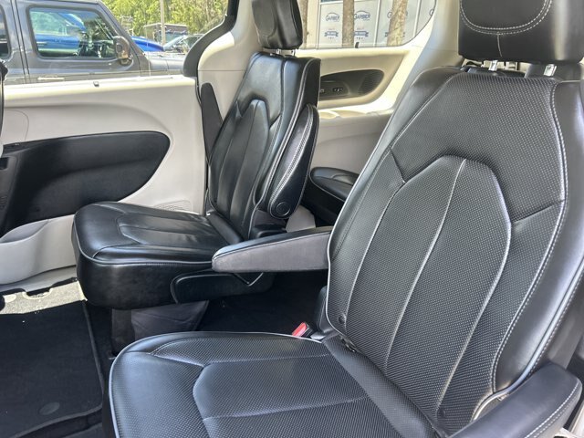 Used 2020 Chrysler Pacifica Limited w/ Advanced Safetytec Group FWD image 20
