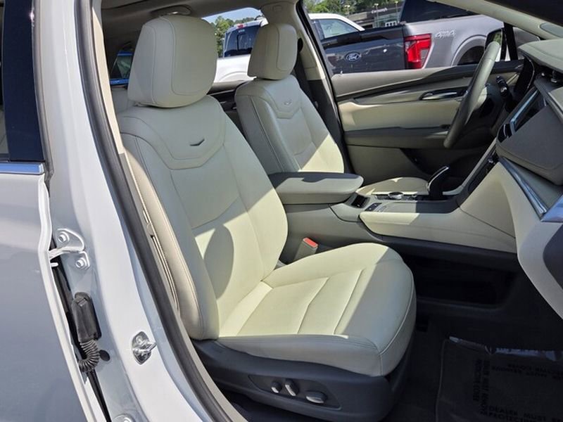 Used 2025 Cadillac XT5 Premium Luxury FWD image 18
