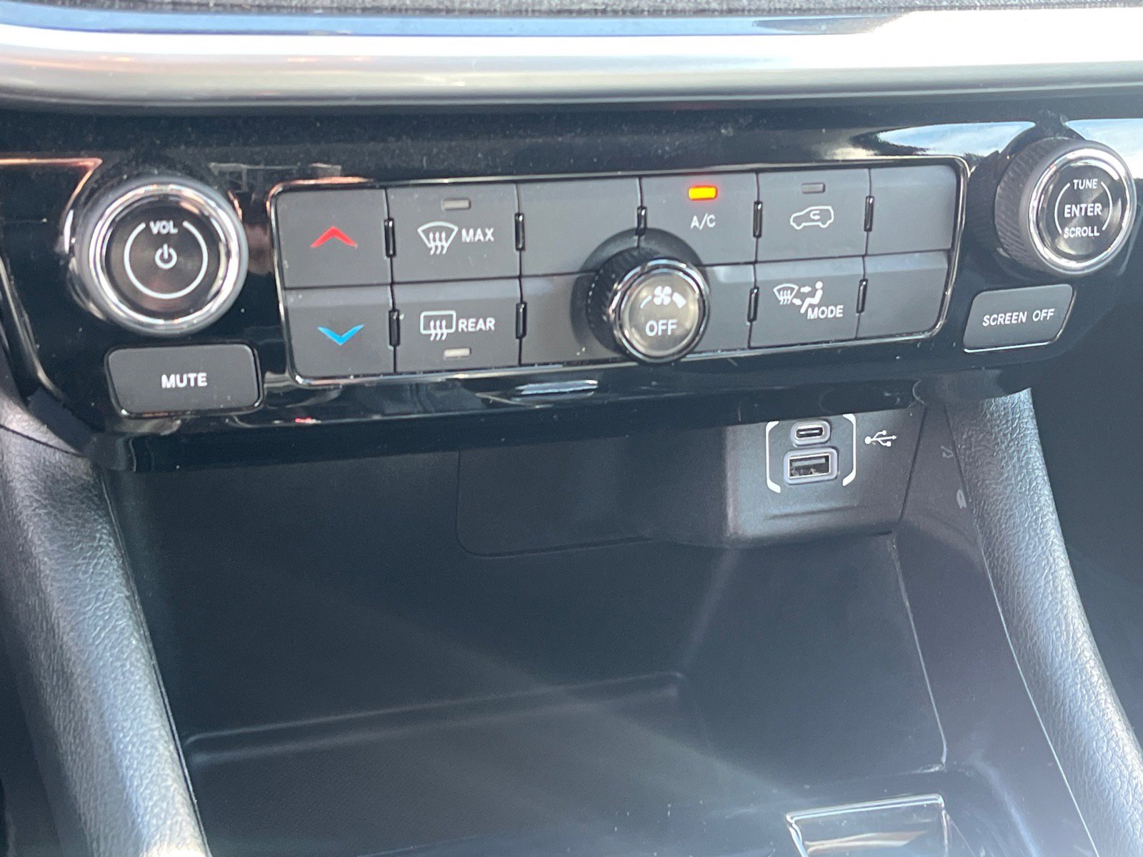 Used 2022 Jeep Compass Latitude image 13