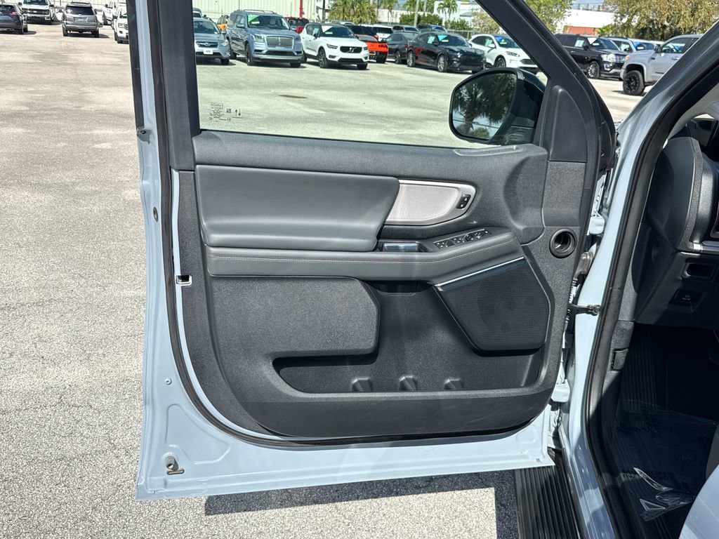 Certified 2025 Ford Expedition Active image 13