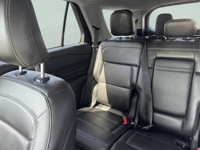 Certified 2018 Ford Explorer XLT w/ Equipment Group 202A AWD/4WD image 17