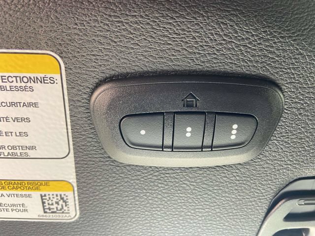 Used 2025 Jeep Gladiator Mojave AWD/4WD image 23