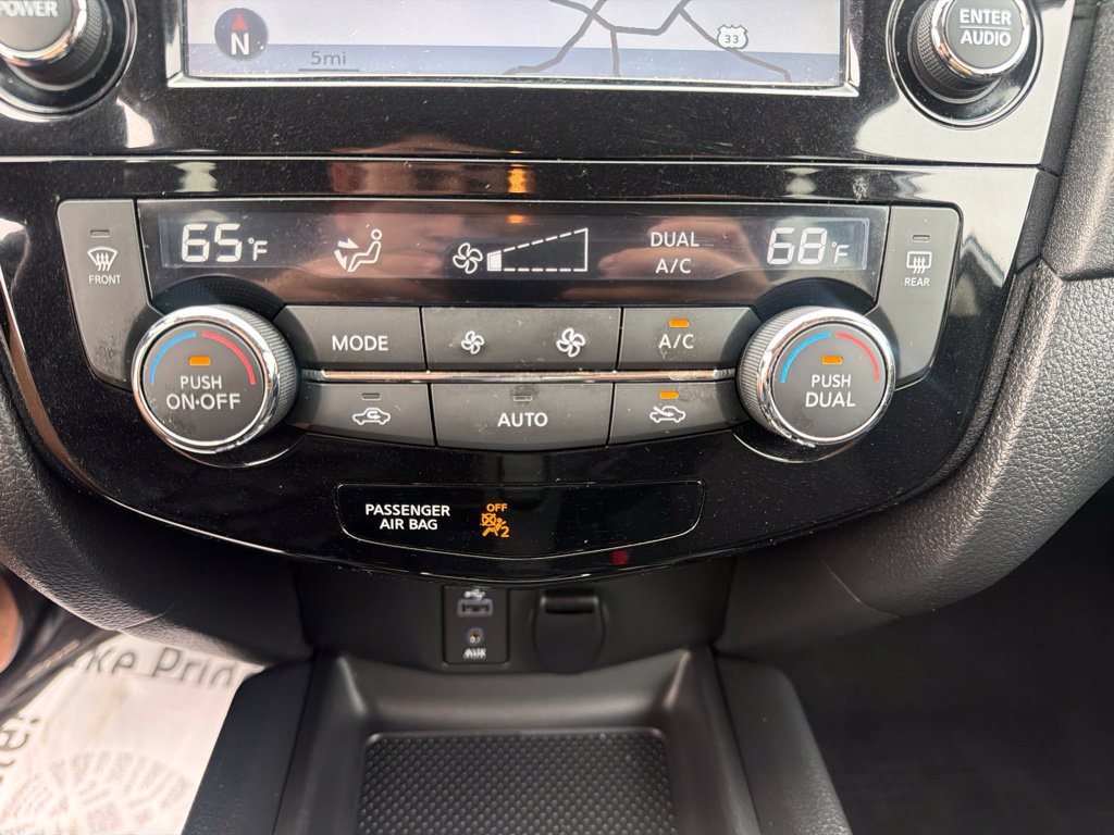 Used 2017 Nissan Rogue SV w/ SV Premium Package AWD/4WD image 34