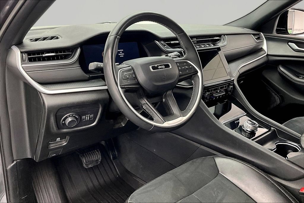 Used 2024 Jeep Grand Cherokee L Laredo AWD/4WD image 14