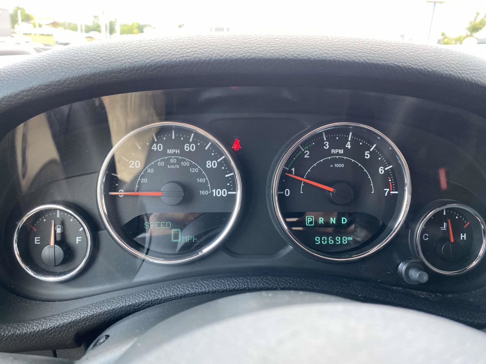 Used 2018 Jeep Wrangler Sahara w/ Connectivity Group AWD/4WD image 19