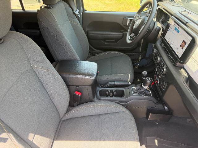 Used 2024 Jeep Wrangler Unlimited AWD/4WD image 13
