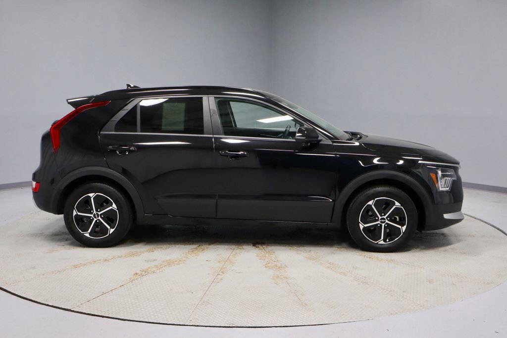 Used 2023 Kia Niro LX FWD image 6