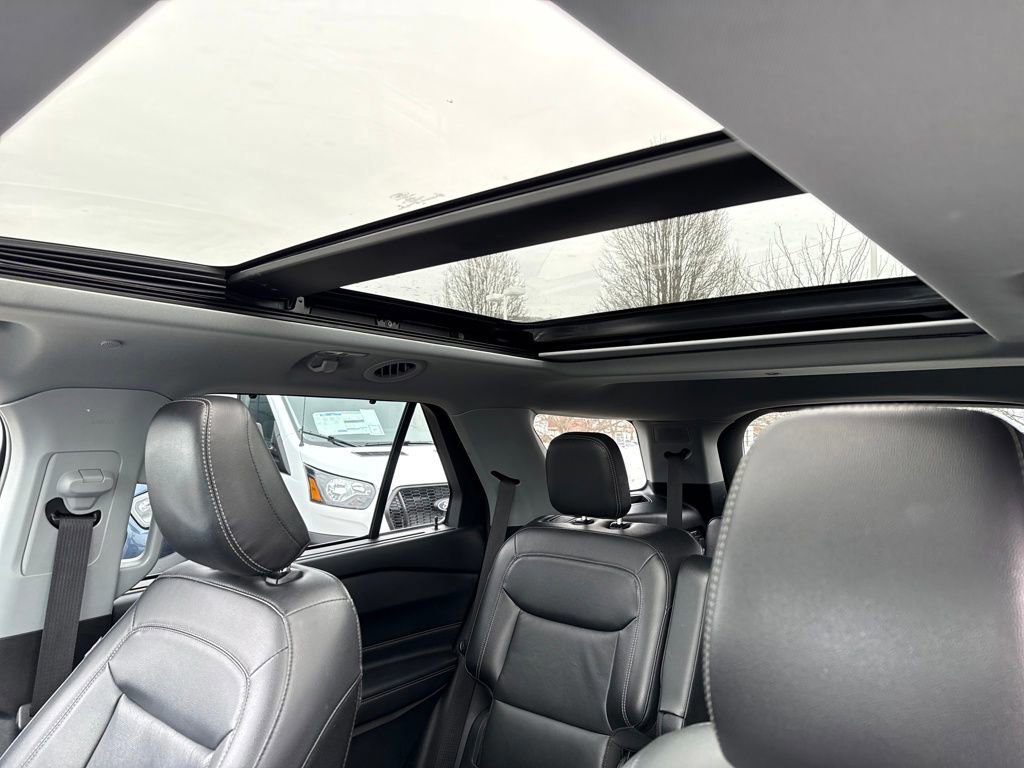 Certified 2022 Ford Explorer Limited w/ Hybrid Equipment Group 310A image 30