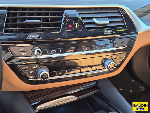 Used 2023 BMW 530e w/ Premium Package image 23