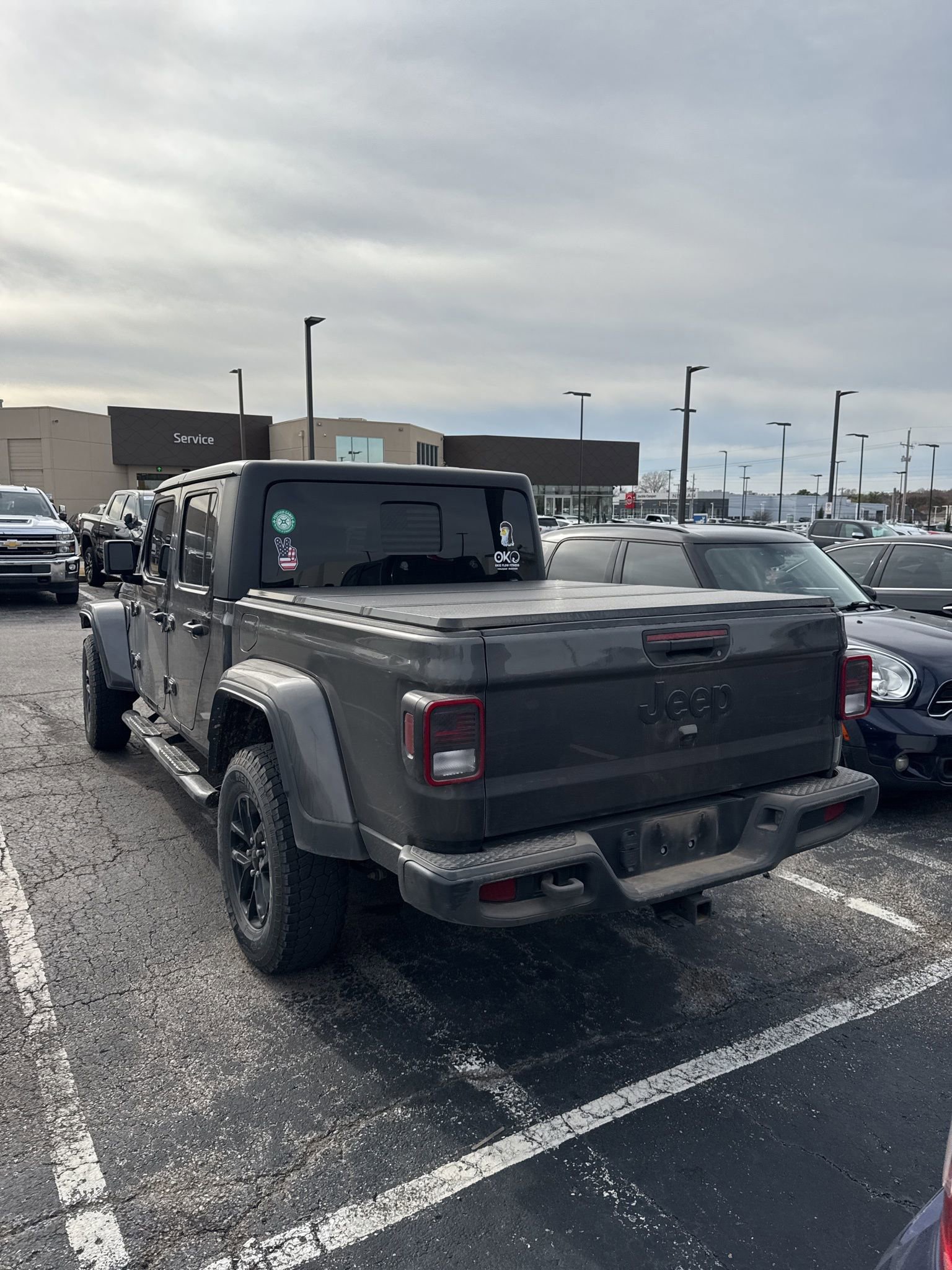 Used 2022 Jeep Gladiator Sport image 2